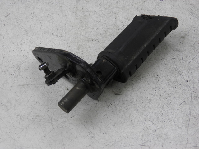 photo de SOPORTE ESTRIBERA DELANTERA DERECHA SUZUKI GZ MARAUDER 125 (1998 - 2004)