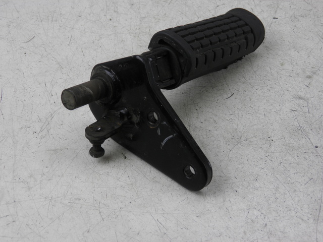 photo de SOPORTE ESTRIBERA DELANTERA DERECHA SUZUKI GZ MARAUDER 125 (1998 - 2004)