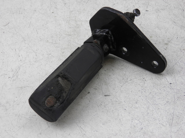 photo de SOPORTE ESTRIBERA DELANTERA DERECHA SUZUKI GZ MARAUDER 125 (1998 - 2004)