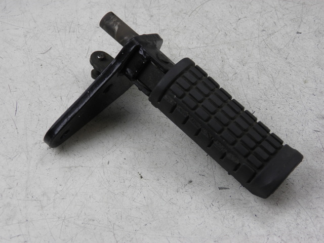 photo de SOPORTE ESTRIBERA DELANTERA DERECHA SUZUKI GZ MARAUDER 125 (1998 - 2004)