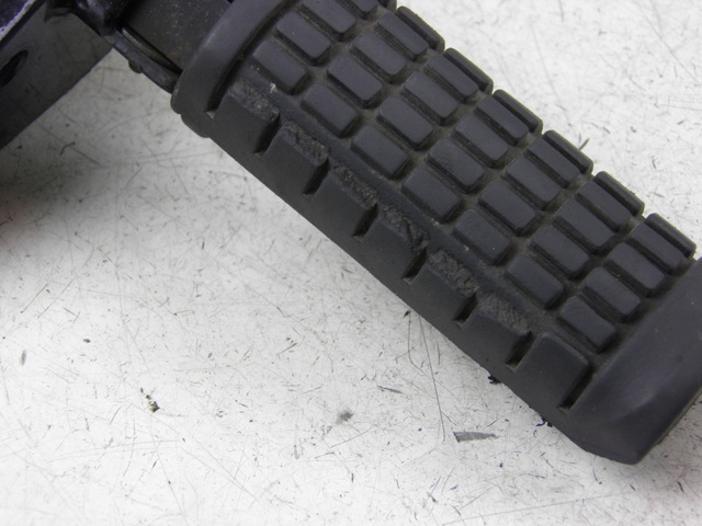 photo de SOPORTE ESTRIBERA DELANTERA DERECHA SUZUKI GZ MARAUDER 125 (1998 - 2004)