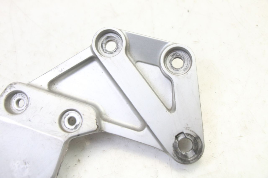 photo de SOPORTE ESTRIBERA DELANTERA DERECHA SUZUKI SV S 650 (2003 - 2009)
