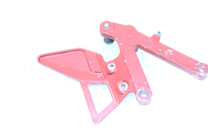 photo de SOPORTE ESTRIBERA DELANTERA DERECHA YAMAHA TZR 50 (2008 - 2016)