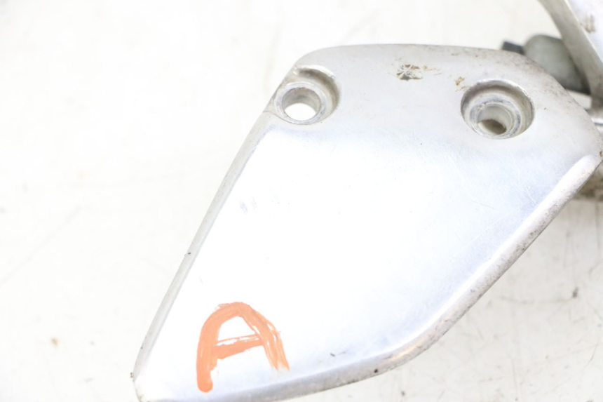 photo de PLATINA APOYA PIE DELANTERO DERECHO YAMAHA FZS FAZER 600 (2001 - 2003)