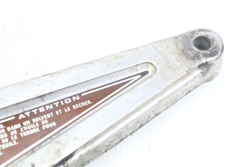 photo de PLATINA APOYA PIE DELANTERO IZQUIERDO HONDA CM 125 (1983 - 2003)