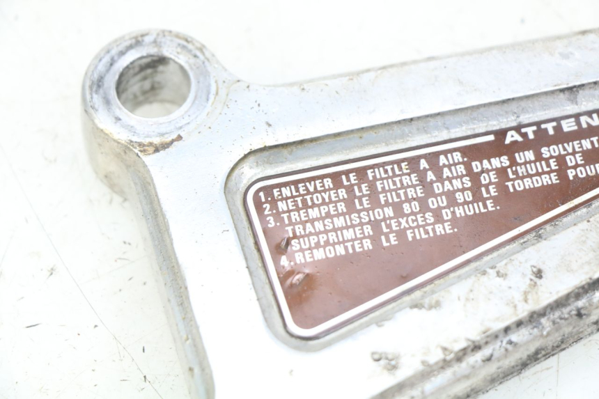 photo de PLATINA APOYA PIE DELANTERO IZQUIERDO HONDA CM 125 (1983 - 2003)