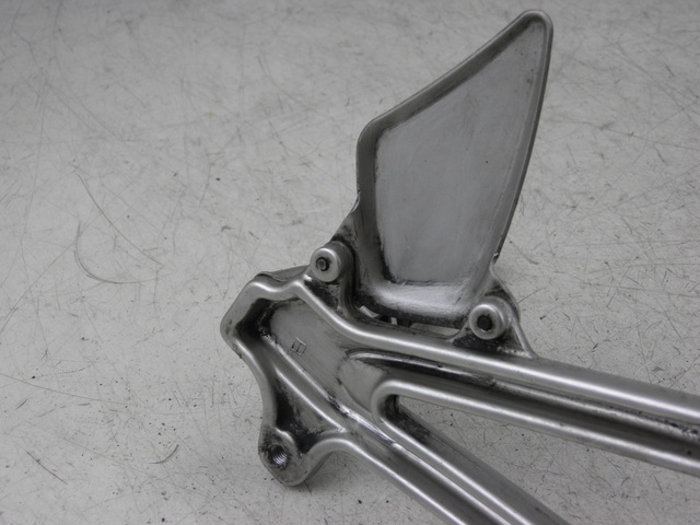 photo de SOPORTE ESTRIBERA DELANTERA IZQUIERDA DUCATI ST3 ABS 992 (2006 - 2007)