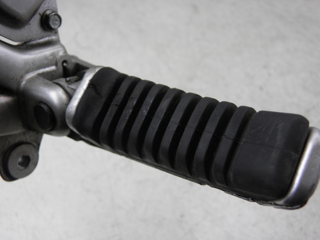 photo de SOPORTE ESTRIBERA DELANTERA IZQUIERDA DUCATI ST3 ABS 992 (2006 - 2007)