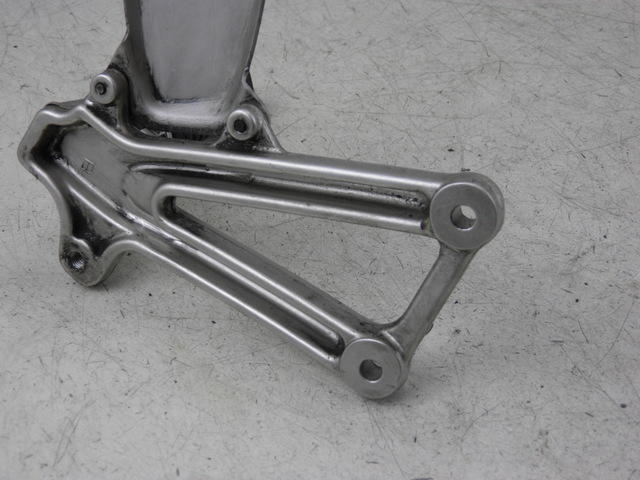 photo de SOPORTE ESTRIBERA DELANTERA IZQUIERDA DUCATI ST3 ABS 992 (2006 - 2007)