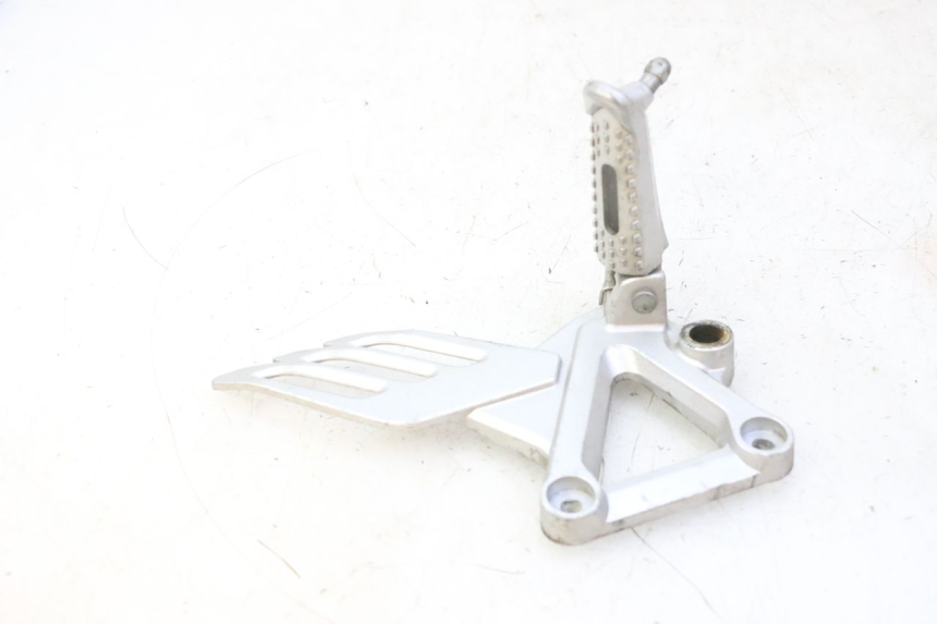 photo de SOPORTE ESTRIBERA DELANTERA IZQUIERDA STAHO FH 50 (2018 - 2019)