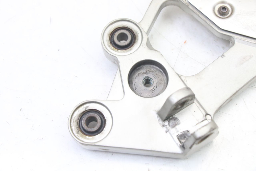 photo de SOPORTE ESTRIBERA DELANTERA IZQUIERDA YAMAHA FZ6 FAZER S2 600 (2007 - 2011)