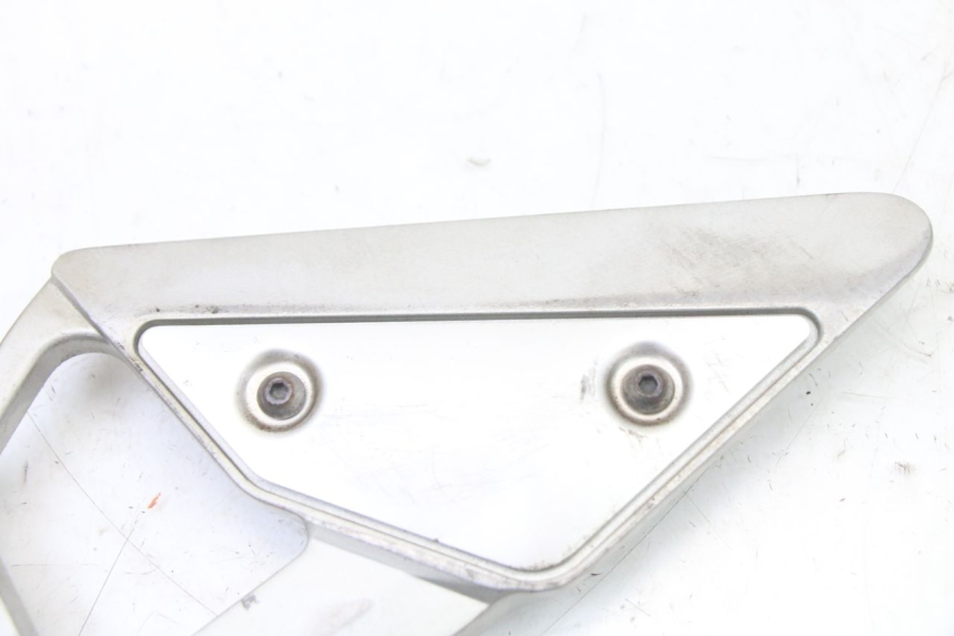 photo de SOPORTE ESTRIBERA DELANTERA IZQUIERDA YAMAHA FZ6 FAZER S2 600 (2007 - 2011)