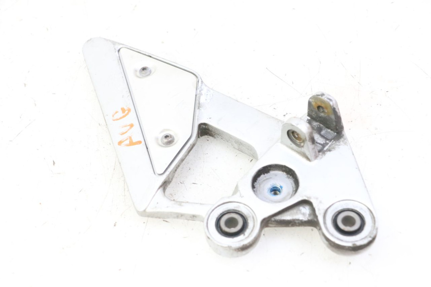 photo de SOPORTE ESTRIBERA DELANTERA IZQUIERDA YAMAHA FZ6 FAZER S2 600 (2007 - 2011)