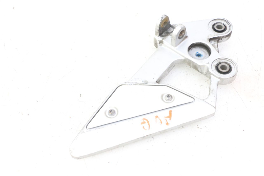 photo de SOPORTE ESTRIBERA DELANTERA IZQUIERDA YAMAHA FZ6 FAZER S2 600 (2007 - 2011)