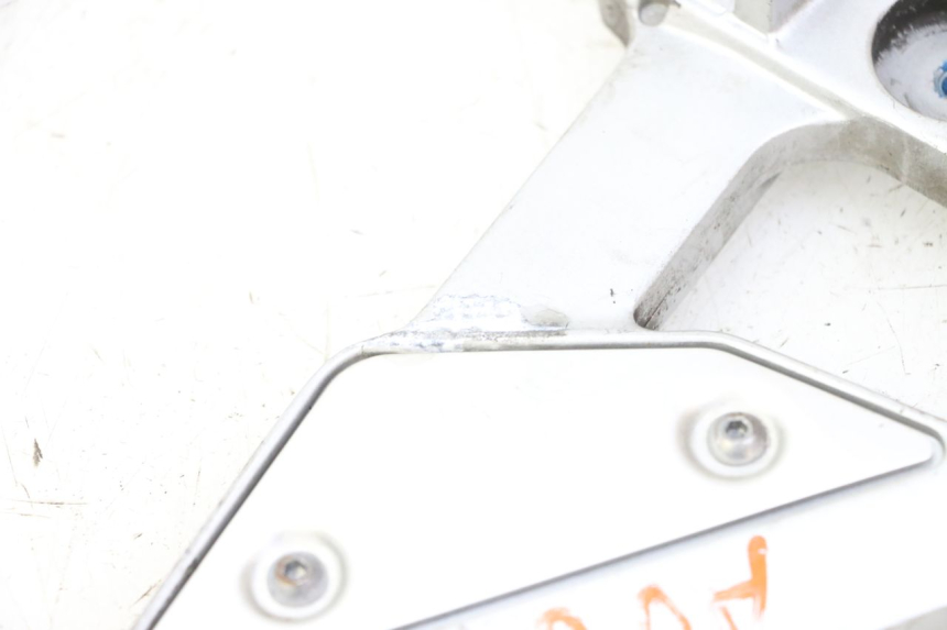 photo de SOPORTE ESTRIBERA DELANTERA IZQUIERDA YAMAHA FZ6 FAZER S2 600 (2007 - 2011)