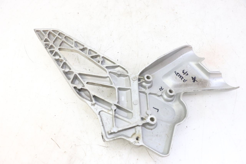 photo de SOPORTE ESTRIBERA DELANTERA IZQUIERDA BMW G310 R 310 (2016 - 2020)