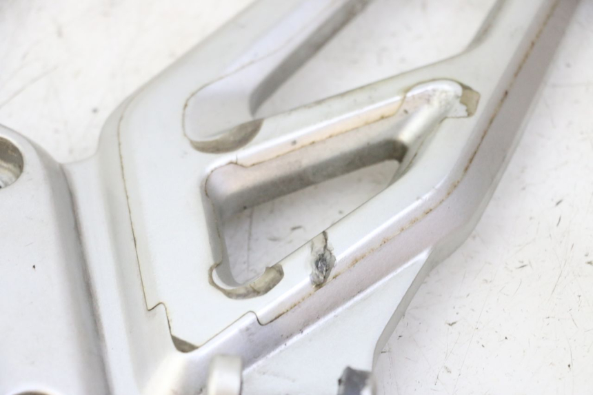 photo de SOPORTE ESTRIBERA DELANTERA IZQUIERDA BMW G310 R 310 (2016 - 2020)