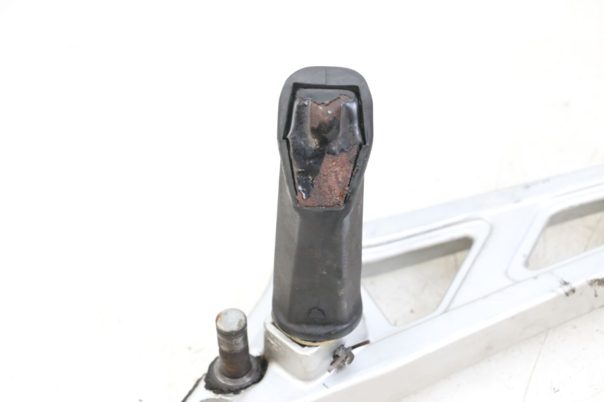 photo de SOPORTE ESTRIBERA DELANTERA IZQUIERDA HYOSUNG GF 125 (2001 - 2005)