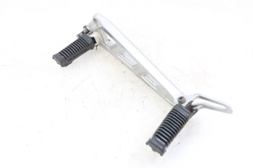 photo de SOPORTE ESTRIBERA DELANTERA IZQUIERDA HYOSUNG GF 125 (2001 - 2005)