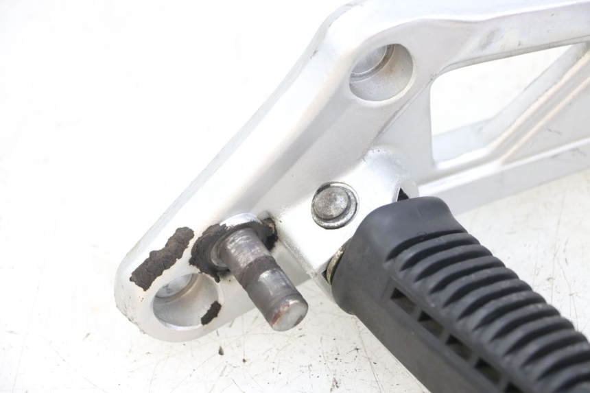 photo de SOPORTE ESTRIBERA DELANTERA IZQUIERDA HYOSUNG GF 125 (2001 - 2005)