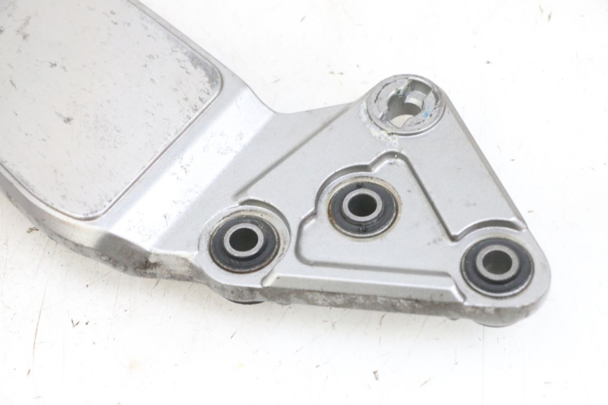 photo de SOPORTE ESTRIBERA DELANTERA IZQUIERDA SUZUKI GSF N BANDIT 600 (1996 - 1999) - Otra perspectiva