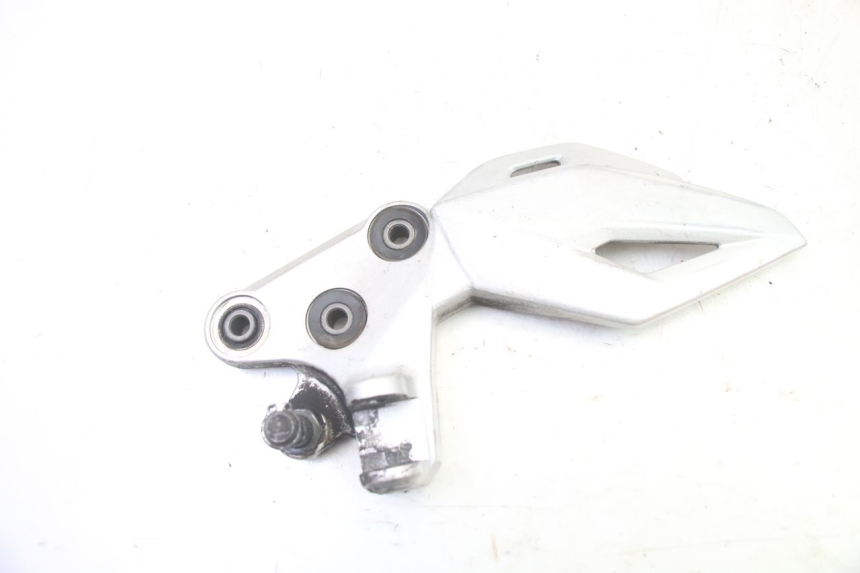photo de SOPORTE ESTRIBERA DELANTERA IZQUIERDA SUZUKI GSR 750 (2011 - 2017)