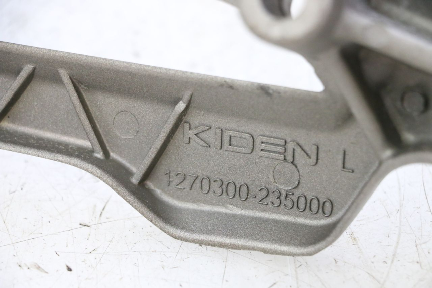 photo de SOPORTE ESTRIBERA DELANTERA IZQUIERDA KIDEN KD125-G 125 (2018 - 2022)