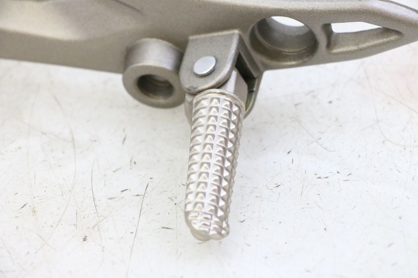 photo de SOPORTE ESTRIBERA DELANTERA IZQUIERDA KIDEN KD125-G 125 (2018 - 2022)