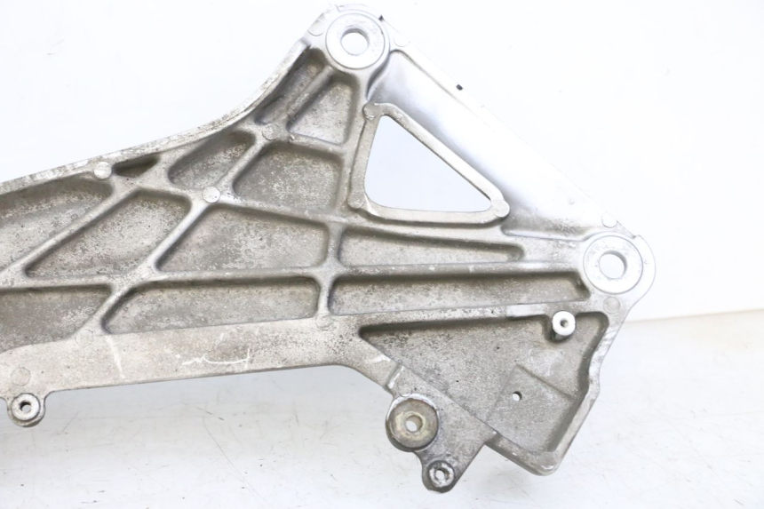 photo de SOPORTE ESTRIBERA DELANTERA IZQUIERDA HONDA ST PAN EUROPEAN 1300 (2002 - 2013)