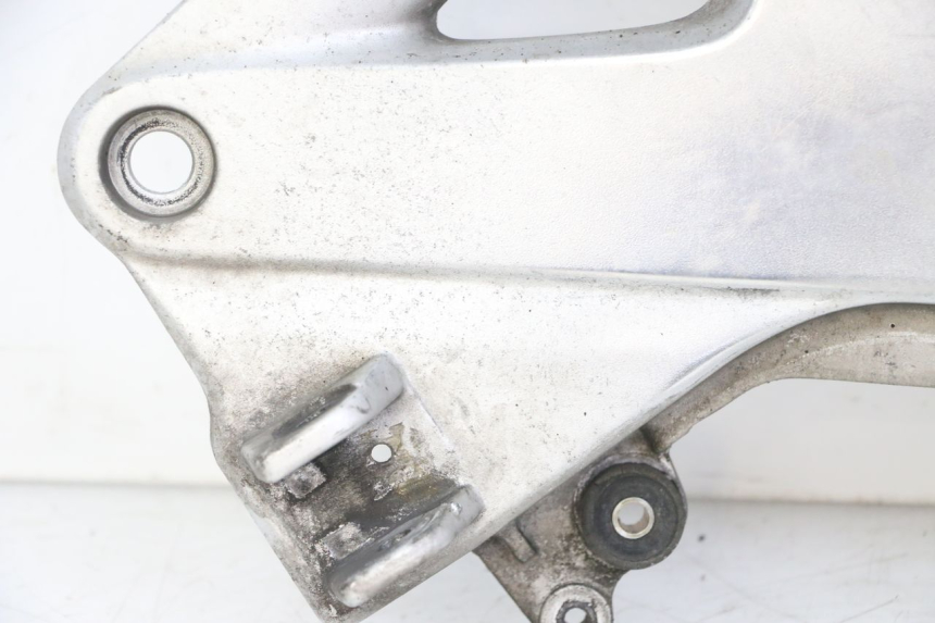 photo de SOPORTE ESTRIBERA DELANTERA IZQUIERDA HONDA ST PAN EUROPEAN 1300 (2002 - 2013)