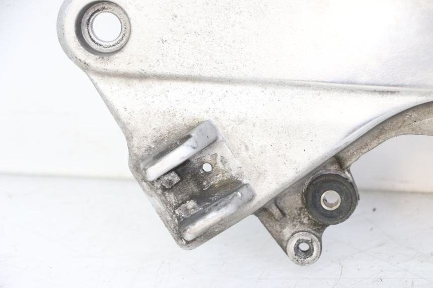 photo de SOPORTE ESTRIBERA DELANTERA IZQUIERDA HONDA ST PAN EUROPEAN 1300 (2002 - 2013)