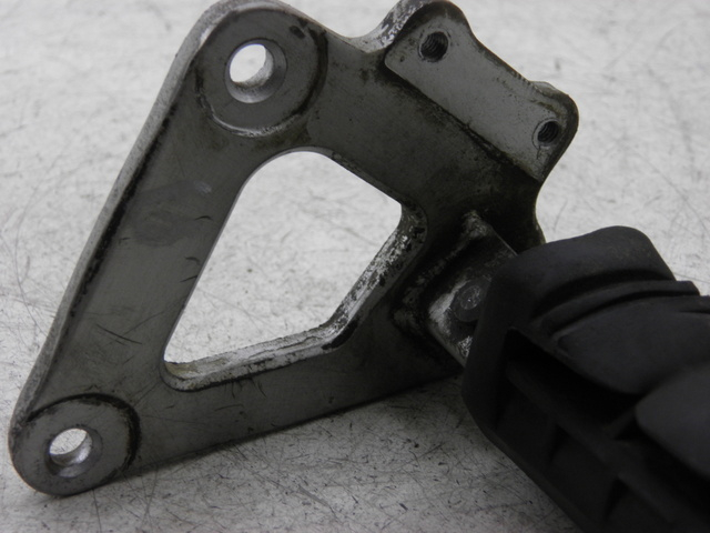 photo de SOPORTE ESTRIBERA DELANTERA IZQUIERDA SUZUKI GS GSE 500 (2001 - 2003)