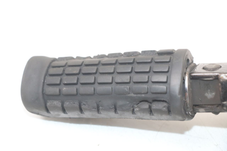 photo de SOPORTE ESTRIBERA DELANTERA IZQUIERDA SUZUKI GZ MARAUDER 125 (1998 - 2004)