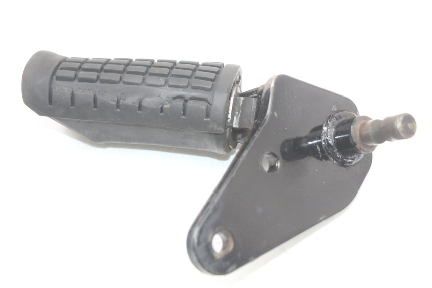 photo de SOPORTE ESTRIBERA DELANTERA IZQUIERDA SUZUKI GZ MARAUDER 125 (1998 - 2004)