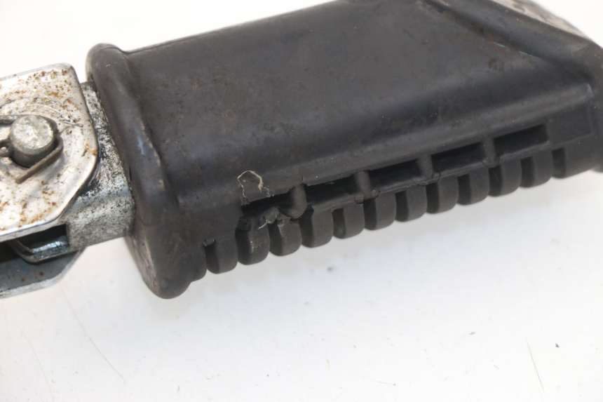 photo de SOPORTE ESTRIBERA DELANTERA IZQUIERDA SUZUKI TU X TUX VOLTY 125 (1999 - 2001)