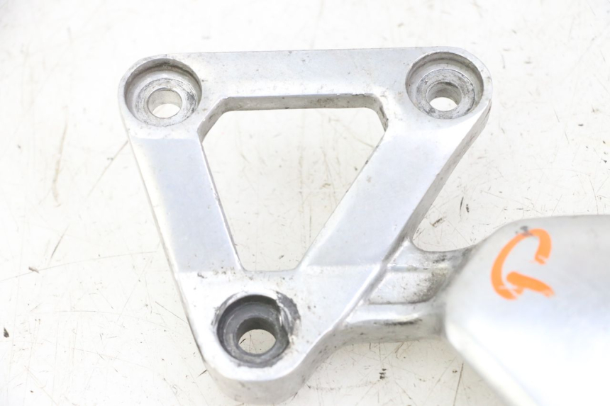 photo de PLATINA DE APOYO DELANTERO IZQUIERDO YAMAHA FZS FAZER 600 (2001 - 2003)