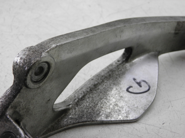 photo de SOPORTE ESTRIBERA DELANTERA IZQUIERDA YAMAHA TDM 900 (2004 - 2006) - Otra perspectiva