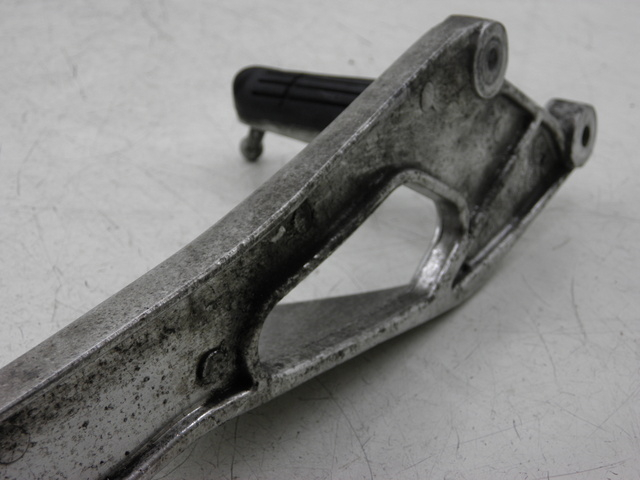 photo de SOPORTE ESTRIBERA DELANTERA IZQUIERDA YAMAHA TDM 900 (2004 - 2006) - Marcados y referencias originales