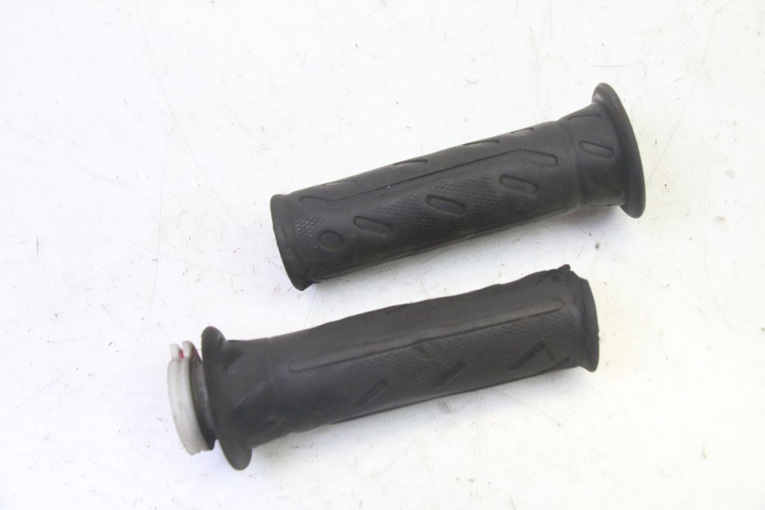 photo de ACELERADOR KYMCO AGILITY NAKED RENOUVO 2T 50 (2011 - 2018)