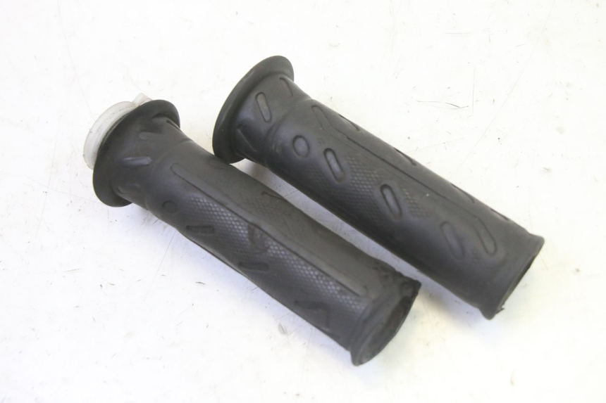 photo de ACELERADOR KYMCO AGILITY NAKED RENOUVO 2T 50 (2011 - 2018)