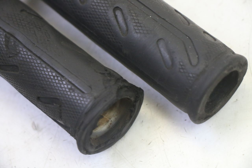 photo de ACELERADOR KYMCO AGILITY NAKED RENOUVO 2T 50 (2011 - 2018)