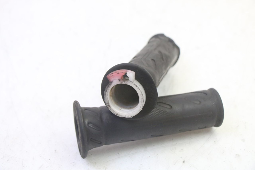 photo de ACELERADOR KYMCO AGILITY NAKED RENOUVO 2T 50 (2011 - 2018)