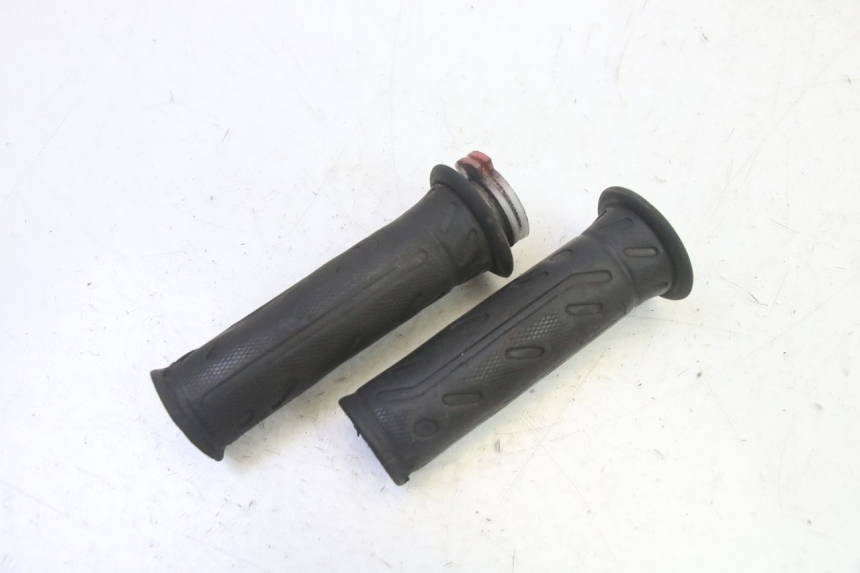 photo de ACELERADOR KYMCO AGILITY NAKED RENOUVO 2T 50 (2011 - 2018)