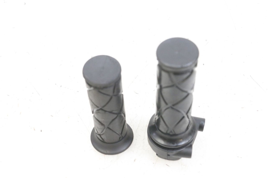 photo de PUñO DEL ACELERADOR YAMAHA BW'S EASY 50 (2013 - 2016) - Otra perspectiva