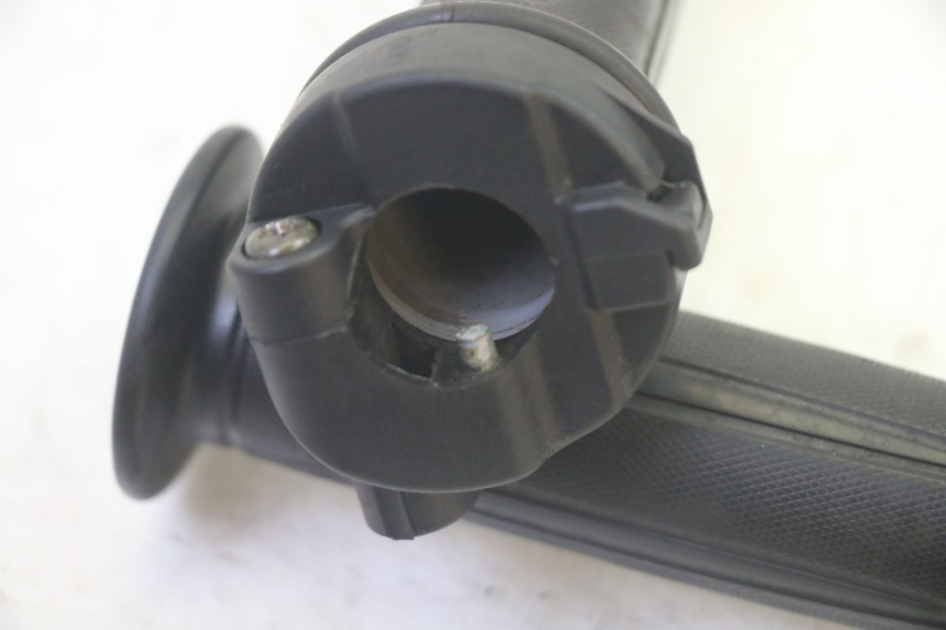 photo de MANGO DEL ACELERADOR SYM FIDDLE 3 III 125 (2014 - 2020) - Zoom estado de uso