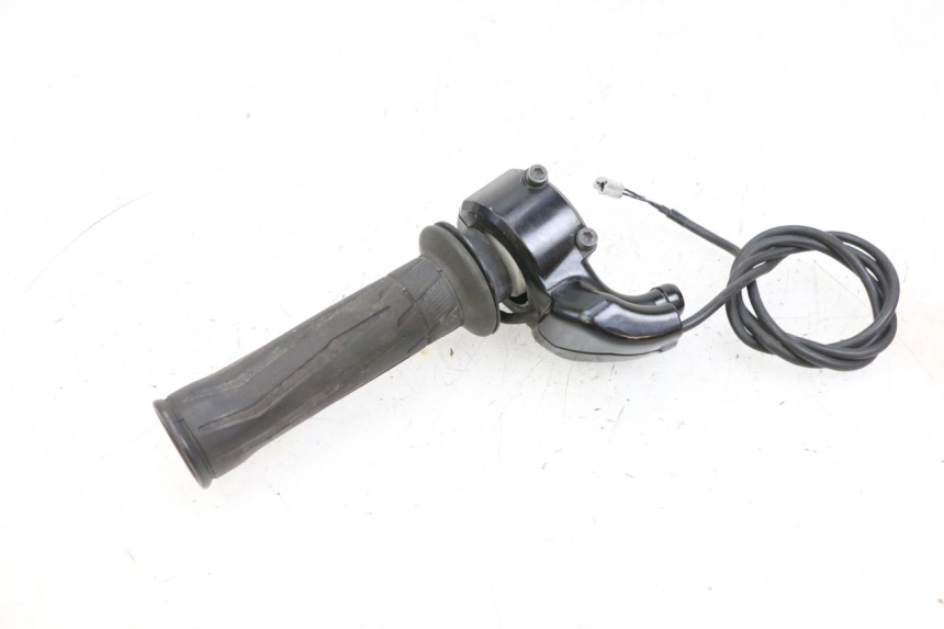 photo de PUñO DEL ACELERADOR YAMAHA FJR ABS 1300 (2006 - 2012) - Primer plano técnico