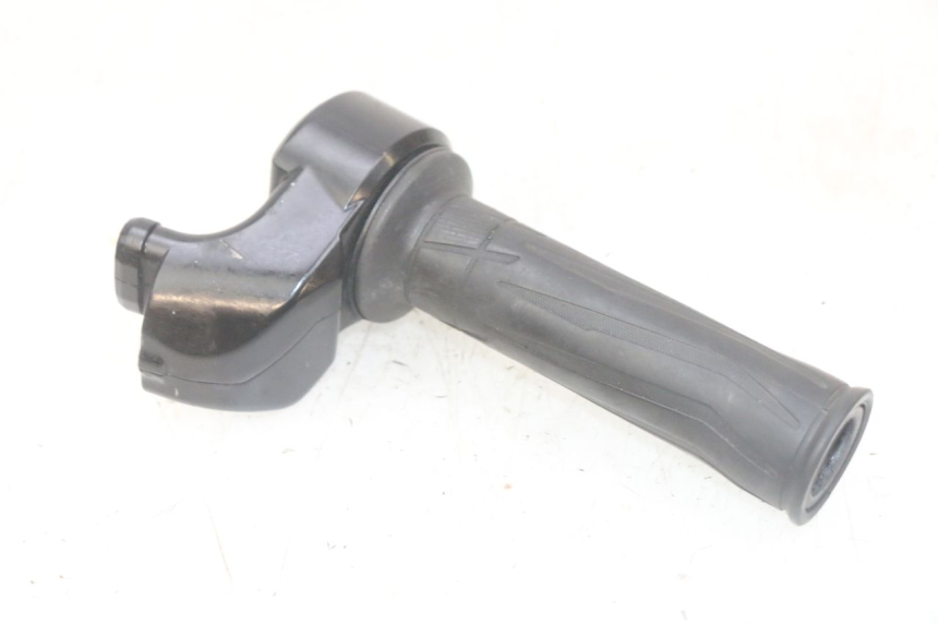 photo de PUñO DEL ACELERADOR YAMAHA FJR ABS 1300 (2006 - 2012) - Primer plano técnico