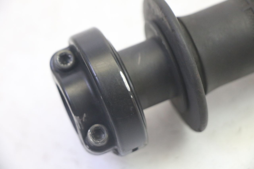 photo de PUñO DEL ACELERADOR PIAGGIO FLY 4T 50 (2013 - 2017) - Detalle de la pieza