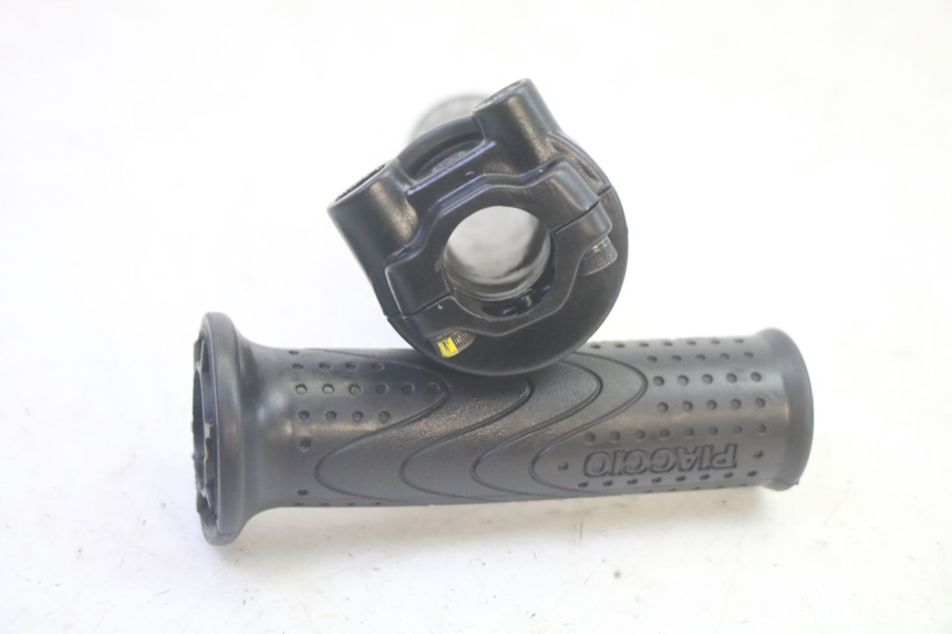 photo de ACELERADOR PIAGGIO MP3 HPE 350 (2018 - 2020) - Zoom estado de uso