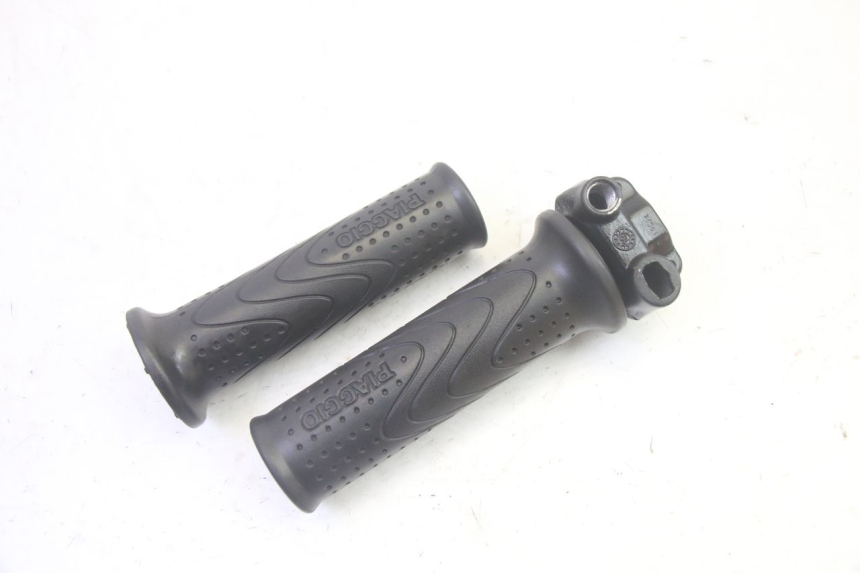 photo de ACELERADOR PIAGGIO MP3 HPE 350 (2018 - 2020) - Primer plano técnico